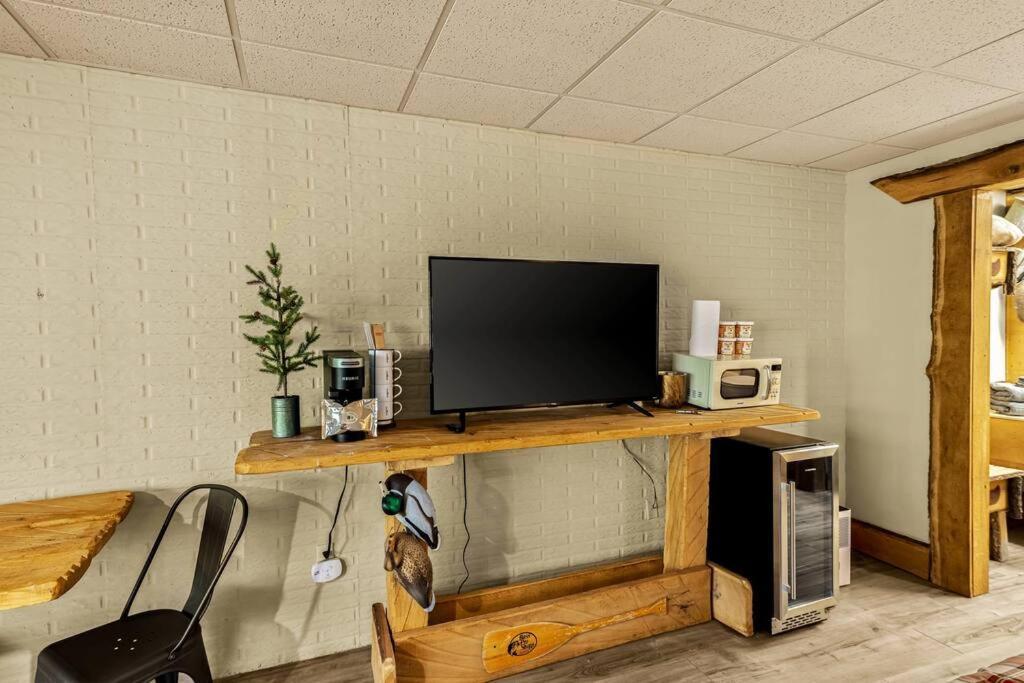 Stonegate Lodge King Bed Wifi 50 Roku Tv Salt Water Pool Room #104 Eureka Springs Dış mekan fotoğraf