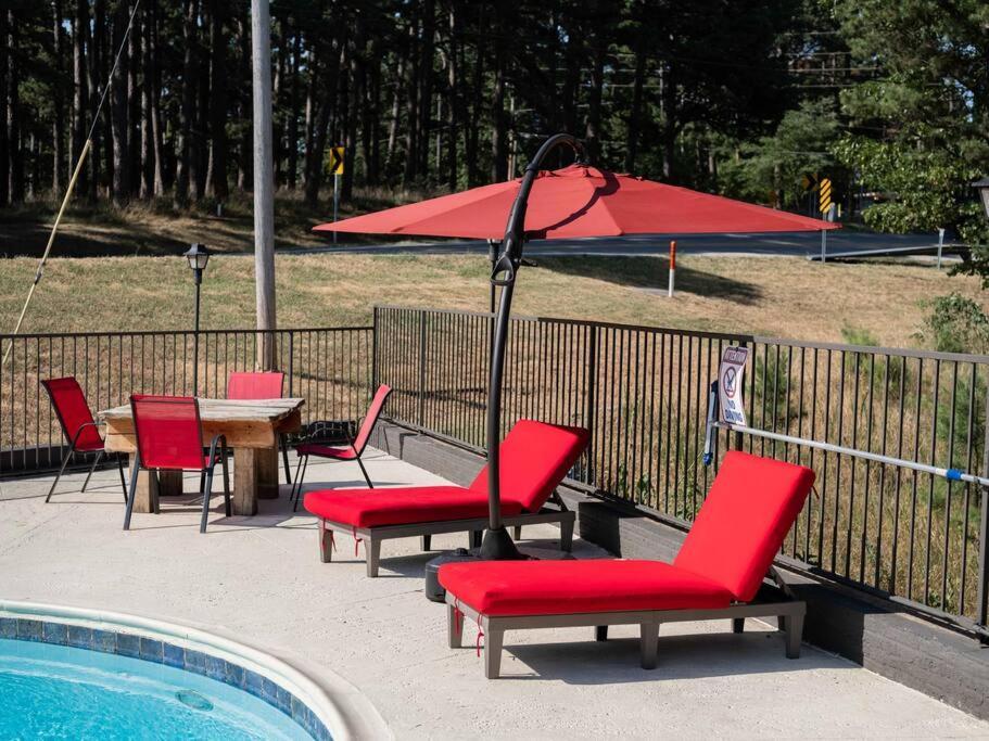 Stonegate Lodge King Bed Wifi 50 Roku Tv Salt Water Pool Room #104 Eureka Springs Dış mekan fotoğraf