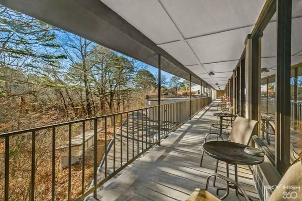 Stonegate Lodge King Bed Wifi 50 Roku Tv Salt Water Pool Room #104 Eureka Springs Dış mekan fotoğraf