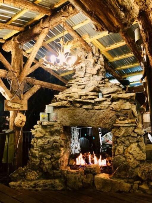 Stonegate Lodge King Bed Wifi 50 Roku Tv Salt Water Pool Room #104 Eureka Springs Dış mekan fotoğraf