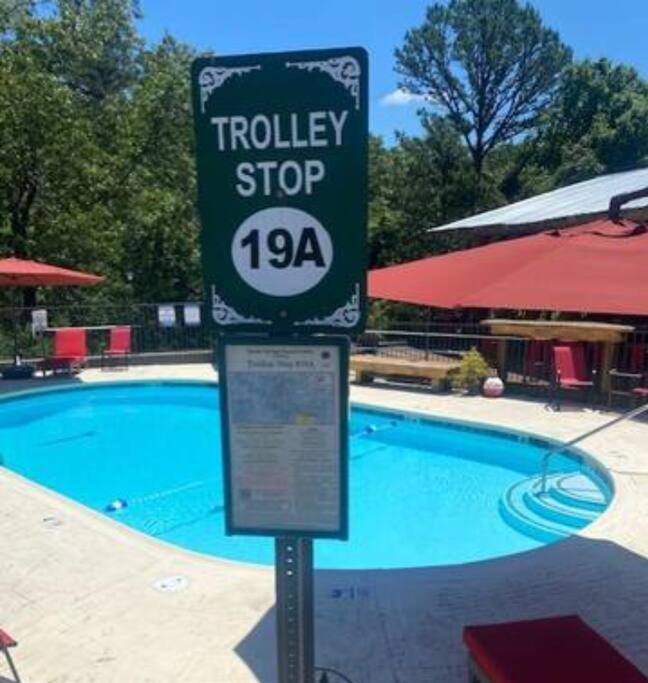 Stonegate Lodge King Bed Wifi 50 Roku Tv Salt Water Pool Room #104 Eureka Springs Dış mekan fotoğraf