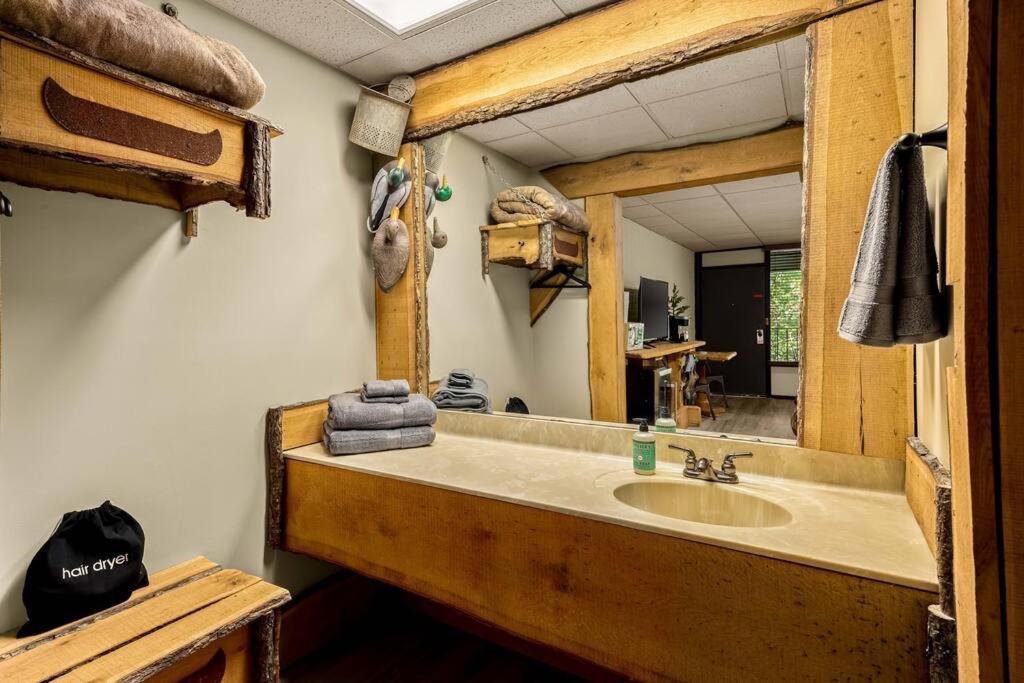 Stonegate Lodge King Bed Wifi 50 Roku Tv Salt Water Pool Room #104 Eureka Springs Dış mekan fotoğraf