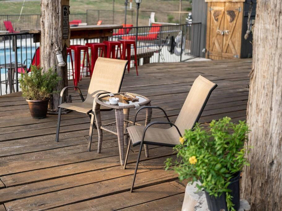 Stonegate Lodge King Bed Wifi 50 Roku Tv Salt Water Pool Room #104 Eureka Springs Dış mekan fotoğraf