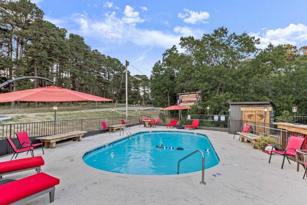 Stonegate Lodge King Bed Wifi 50 Roku Tv Salt Water Pool Room #104 Eureka Springs Dış mekan fotoğraf